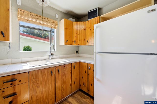 480 21st St SE, Salem, OR 97317