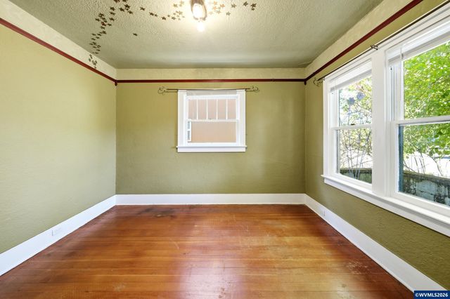 480 21st St SE, Salem, OR 97317
