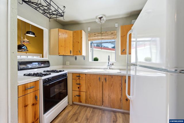 480 21st St SE, Salem, OR 97317
