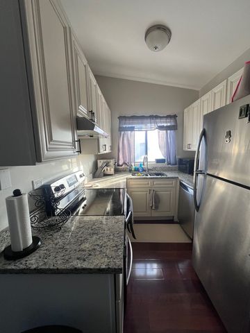 417 Berkshire Drive 36, Crystal Lake, IL 60014