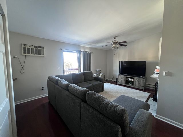 417 Berkshire Drive 36, Crystal Lake, IL 60014