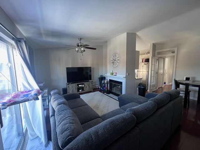 417 Berkshire Drive 36, Crystal Lake, IL 60014