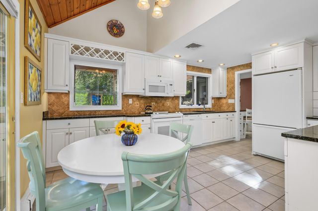 105 Nelson Lane, Marstons Mills, MA 02648