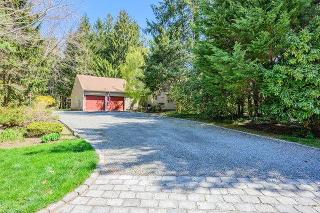 105 Nelson Lane, Marstons Mills, MA 02648