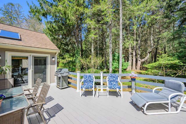 105 Nelson Lane, Marstons Mills, MA 02648