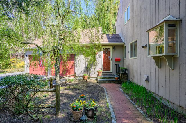 105 Nelson Lane, Marstons Mills, MA 02648