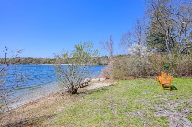 105 Nelson Lane, Marstons Mills, MA 02648
