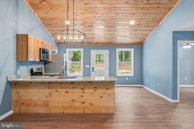 5 PIN OAK LN, Basye, VA 22810