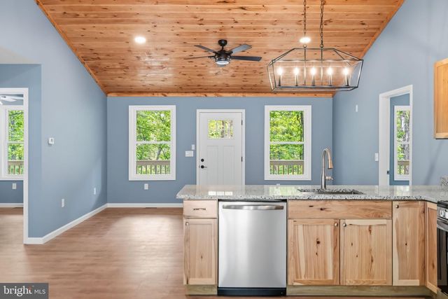 5 PIN OAK LN, Basye, VA 22810