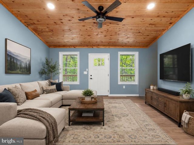 5 PIN OAK LN, Basye, VA 22810