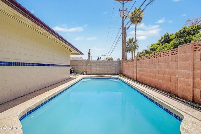 3437 W BELMONT Avenue, Phoenix, AZ 85051