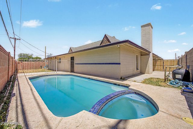 3437 W BELMONT Avenue, Phoenix, AZ 85051