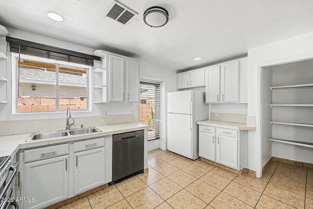 3437 W BELMONT Avenue, Phoenix, AZ 85051