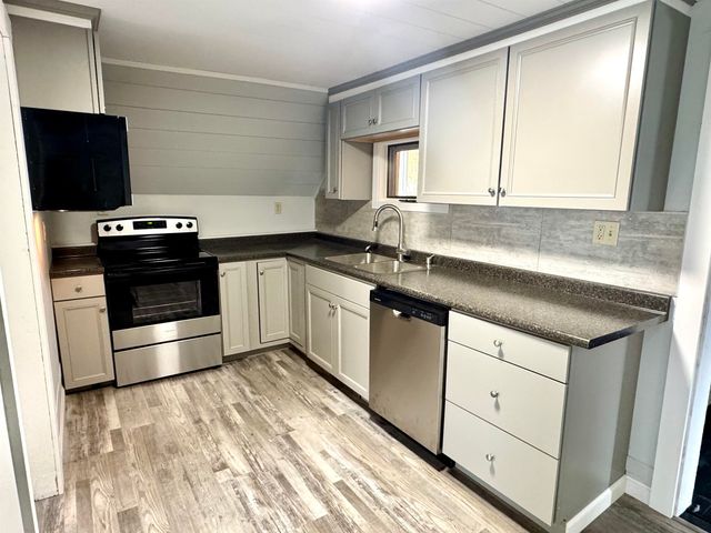 99 Northern Avenue, Newport City, VT 05855