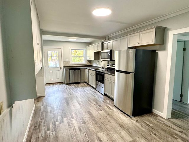 99 Northern Avenue, Newport City, VT 05855