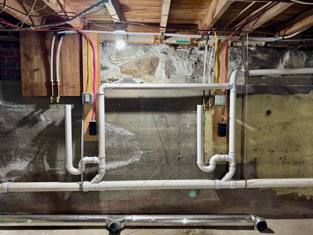 99 Northern Avenue, Newport City, VT 05855