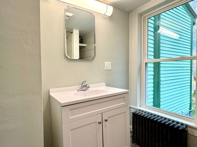 99 Northern Avenue, Newport City, VT 05855