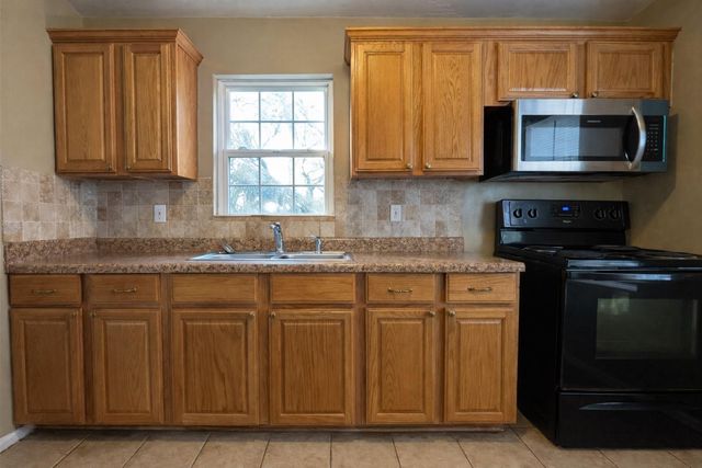 422 W Burleson Street, Wharton, TX 77488