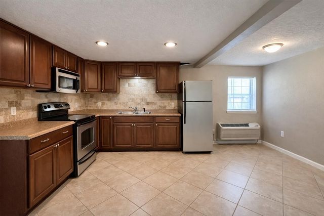 422 W Burleson Street, Wharton, TX 77488