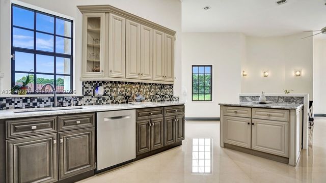 3311 SW 118th Ter, Davie, FL 33330