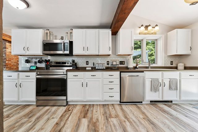 57 Sassawanna Rd, Rutland, MA 01543