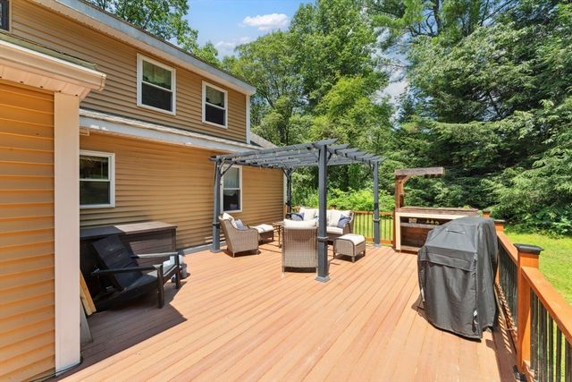 57 Sassawanna Rd, Rutland, MA 01543
