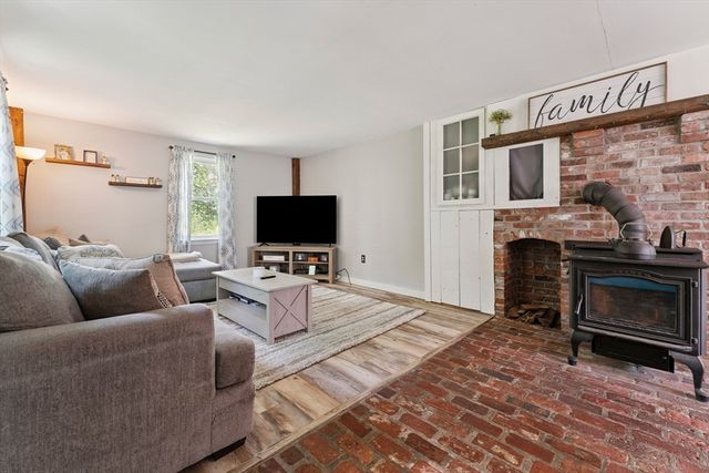 57 Sassawanna Rd, Rutland, MA 01543