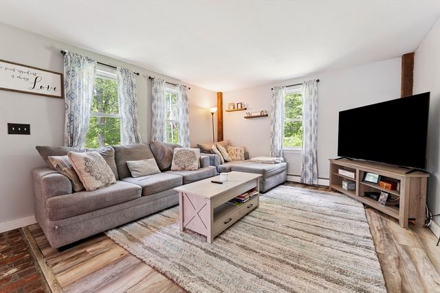 57 Sassawanna Rd, Rutland, MA 01543