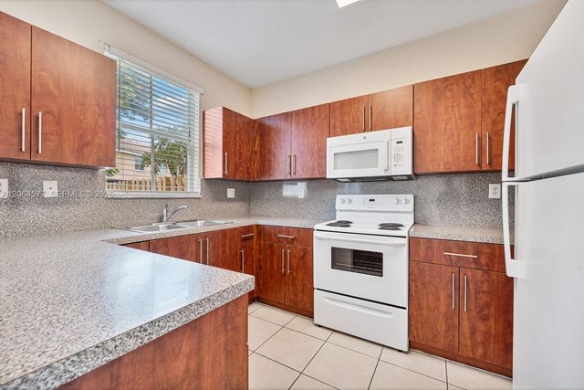 1427 SE 25th Ave, Homestead, FL 33035