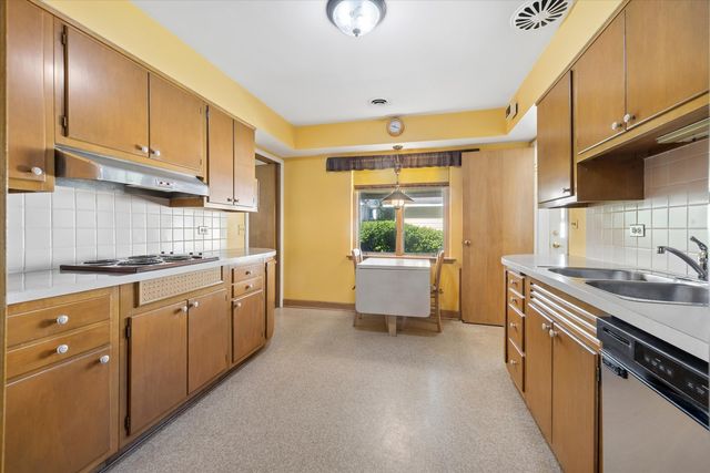 1024 S Spring Avenue, La Grange, IL 60525