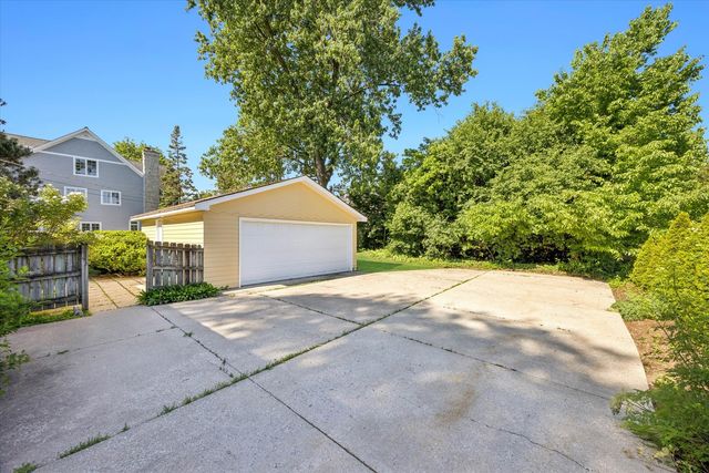 1024 S Spring Avenue, La Grange, IL 60525