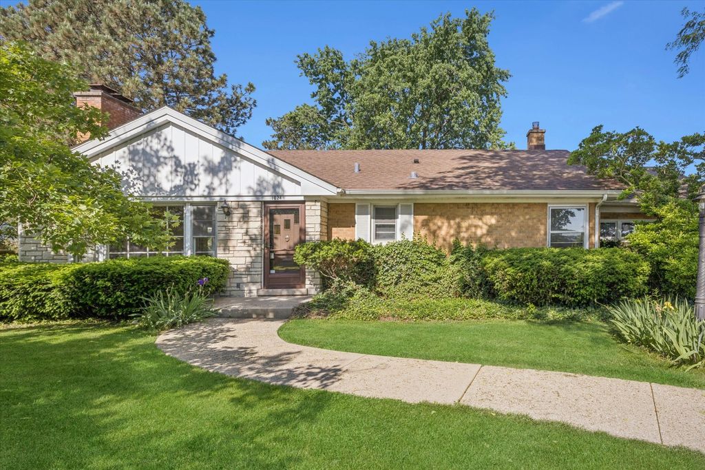 1024 S Spring Avenue, La Grange, IL 60525