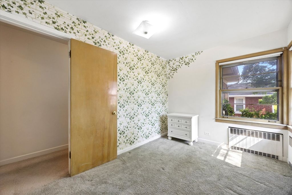 Image 16 of property listing at 1024 S Spring Avenue, La Grange, IL 60525