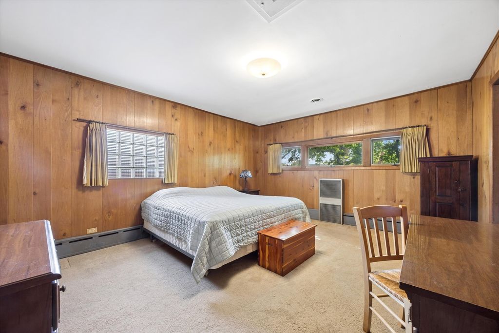 Image 19 of property listing at 1024 S Spring Avenue, La Grange, IL 60525