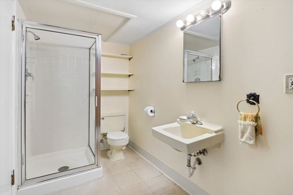 Image 22 of property listing at 1024 S Spring Avenue, La Grange, IL 60525