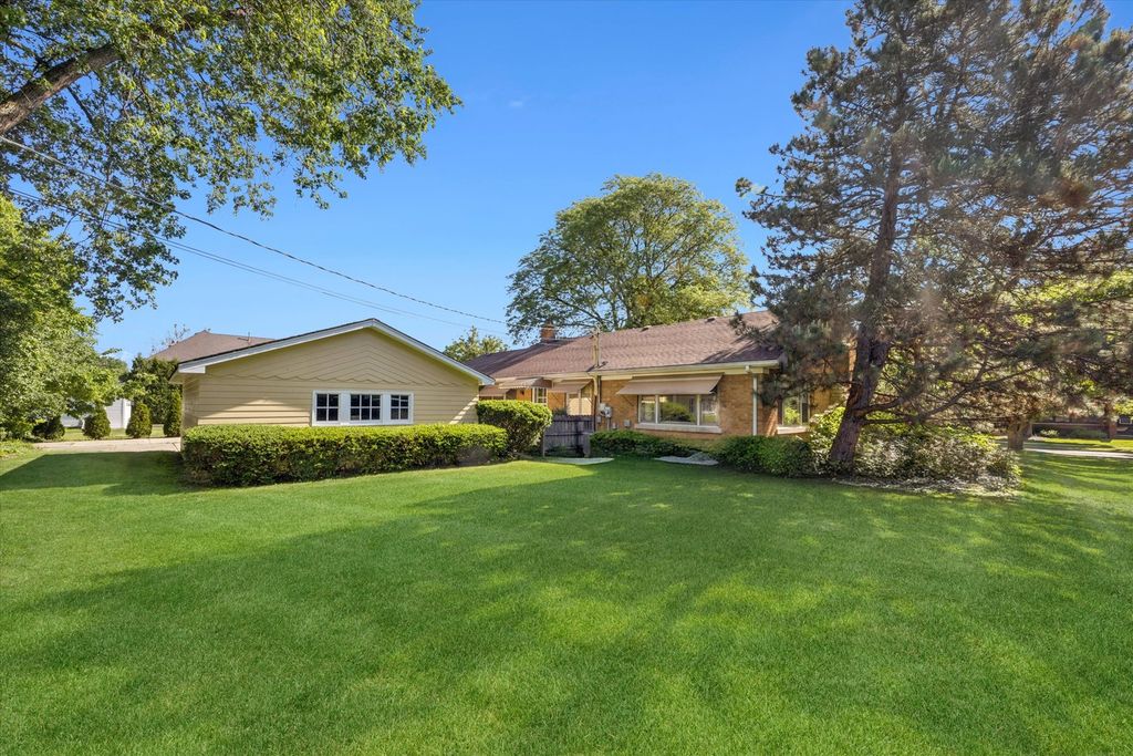 Image 26 of property listing at 1024 S Spring Avenue, La Grange, IL 60525