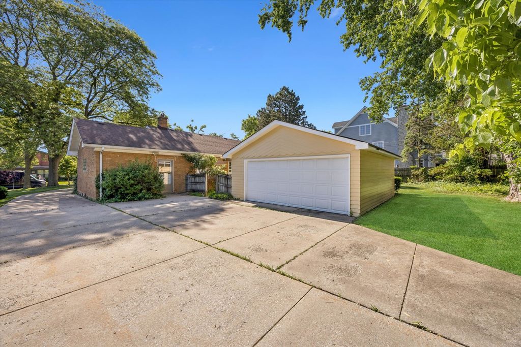 Image 29 of property listing at 1024 S Spring Avenue, La Grange, IL 60525