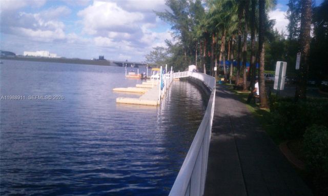 5085 NW 7th St 1011, Miami, FL 33126