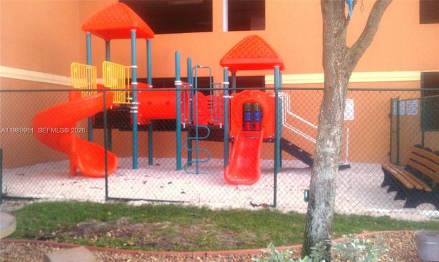 5085 NW 7th St 1011, Miami, FL 33126