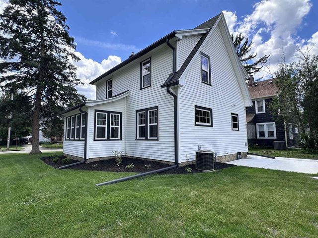 1221 Grace Street, Janesville, WI 53545