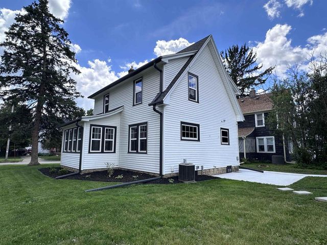 1221 Grace Street, Janesville, WI 53545