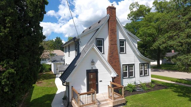 1221 Grace Street, Janesville, WI 53545