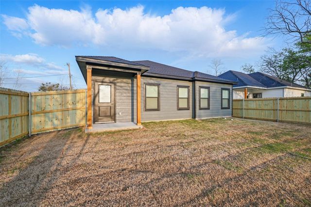 408 Broadway, Whitesboro, TX 76273