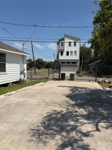 1406 E 33rd Street, Houston, TX 77022