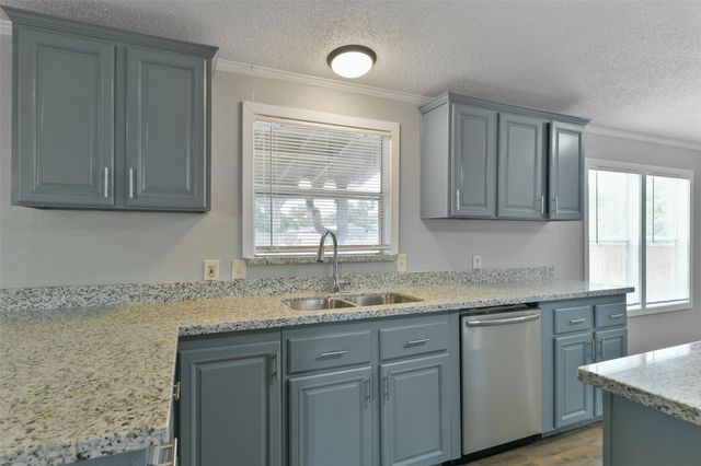 2431 Bay Oaks Harbor Drive, Baytown, TX 77523