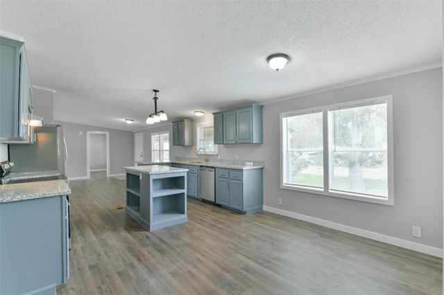 2431 Bay Oaks Harbor Drive, Baytown, TX 77523