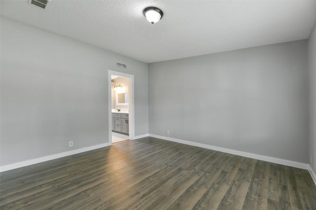 2431 Bay Oaks Harbor Drive, Baytown, TX 77523