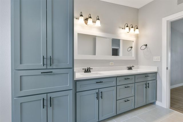2431 Bay Oaks Harbor Drive, Baytown, TX 77523