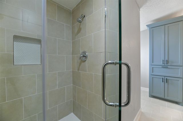 2431 Bay Oaks Harbor Drive, Baytown, TX 77523