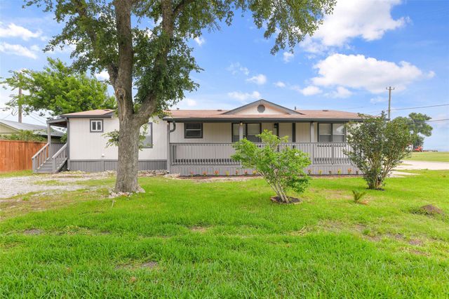 2431 Bay Oaks Harbor Drive, Baytown, TX 77523